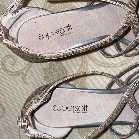 ✨HOST PICK✨ Silver and Nude/Tan Snakeskin Print Wedge Heels - Picture 5 of 6